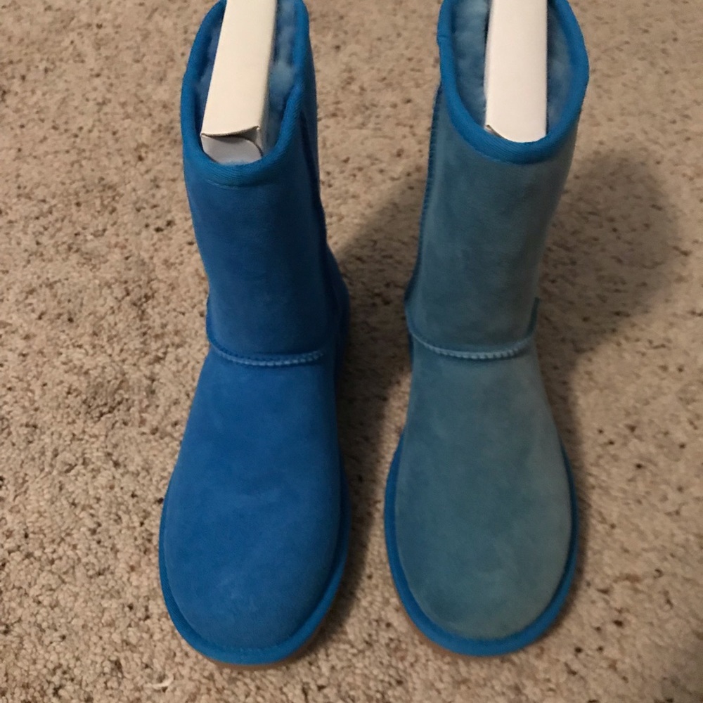 New Ugg’s boots size 6 blue READ DISCLAIMER